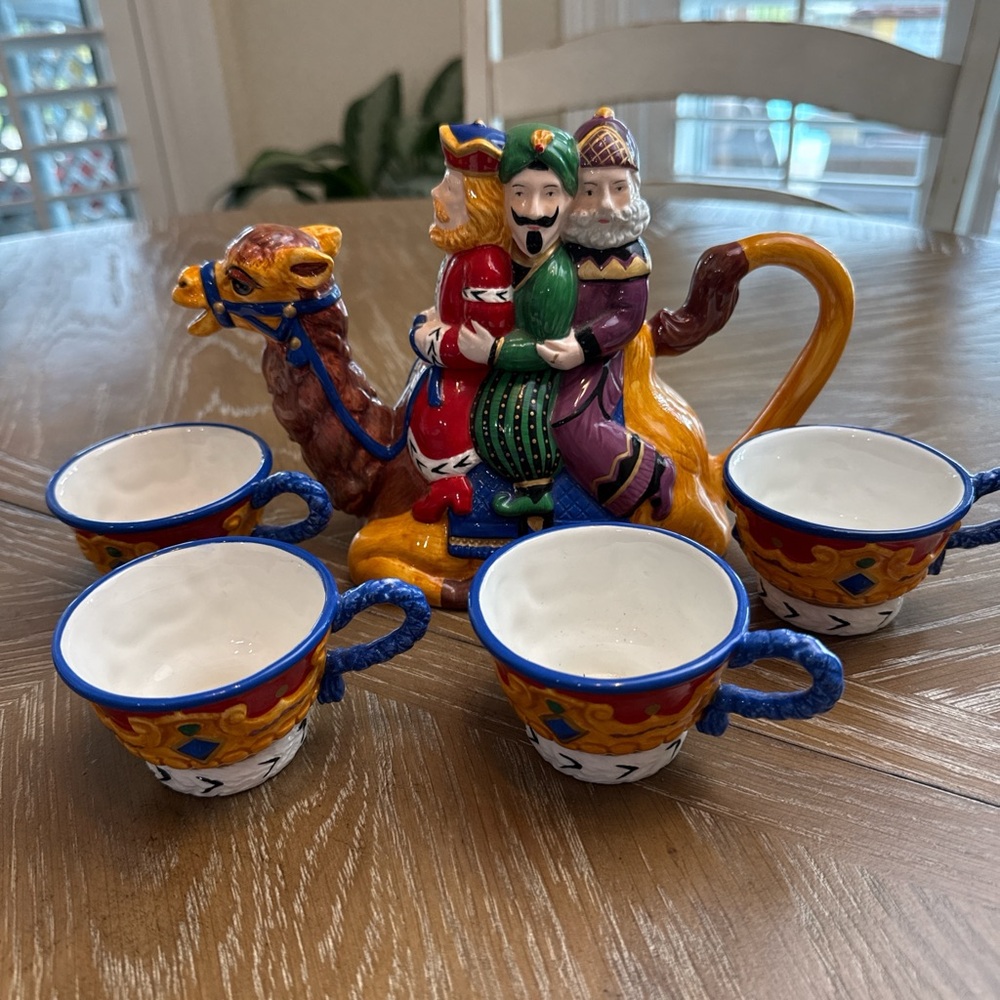 Department 56 "We Three Kings" teapot and 4 cups